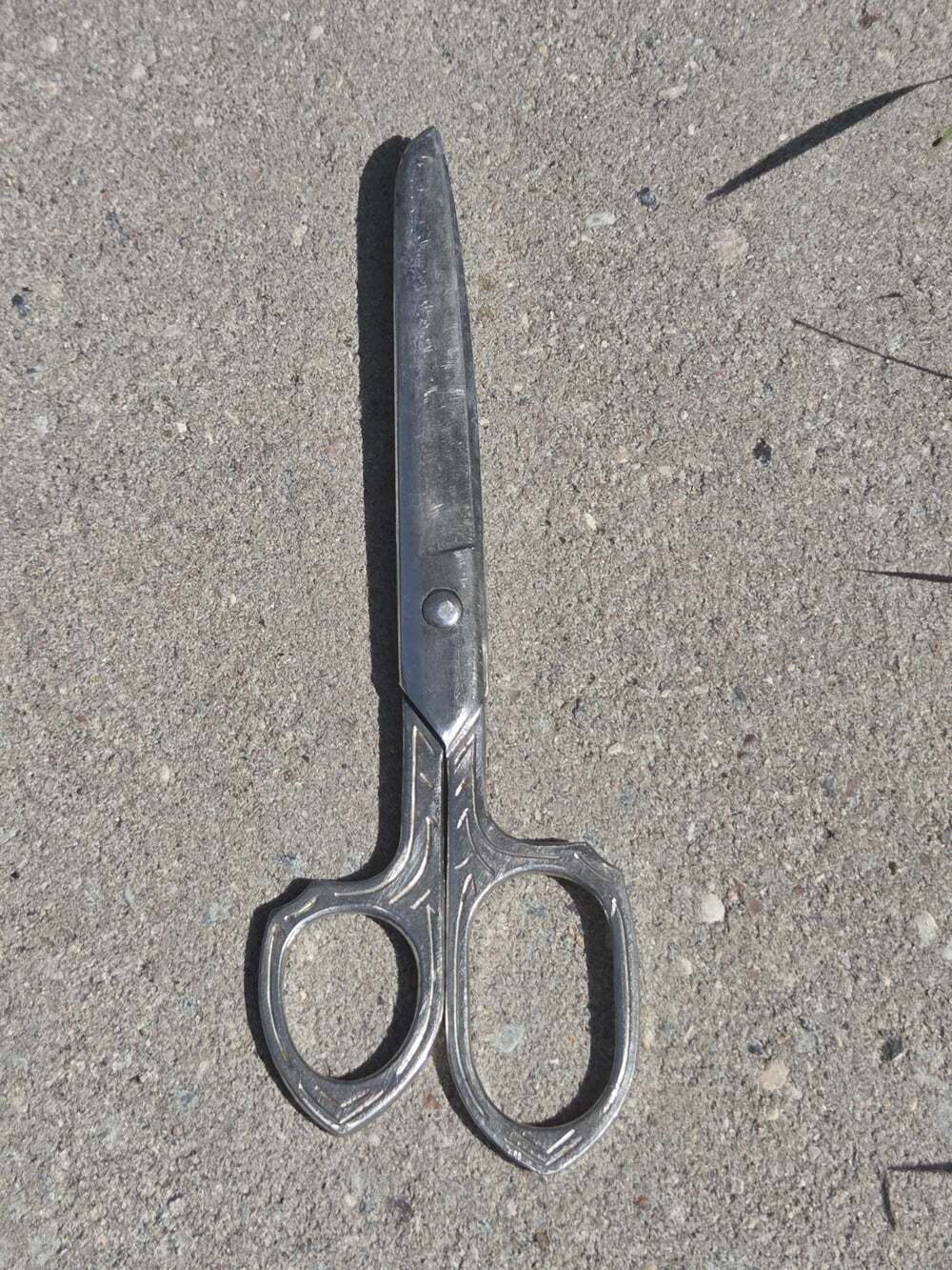​Vintage Forged Steel USA Scissors Ornate Embossed Handle Tailor Shears 7.5 Inch